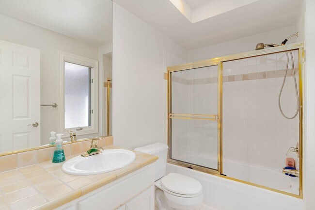 Building Photo - 4Bd/3.5Ba Issaquah Home