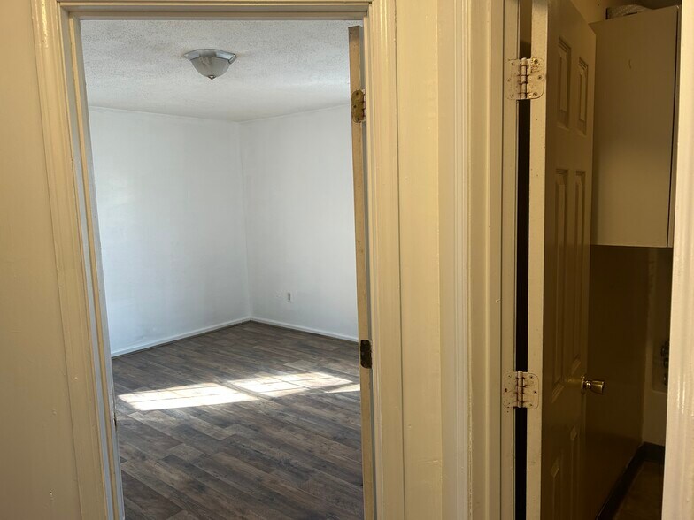 Building Photo - 520 Buckley St