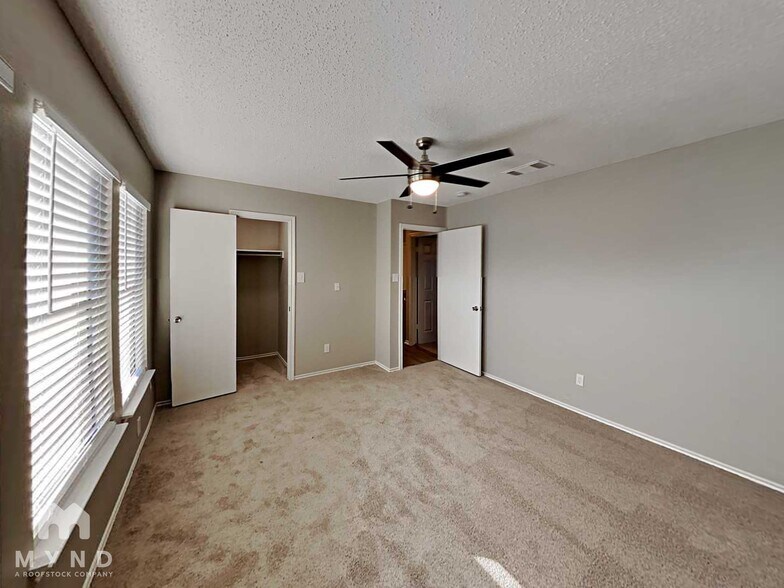 Building Photo - 9703 Cameron Creek