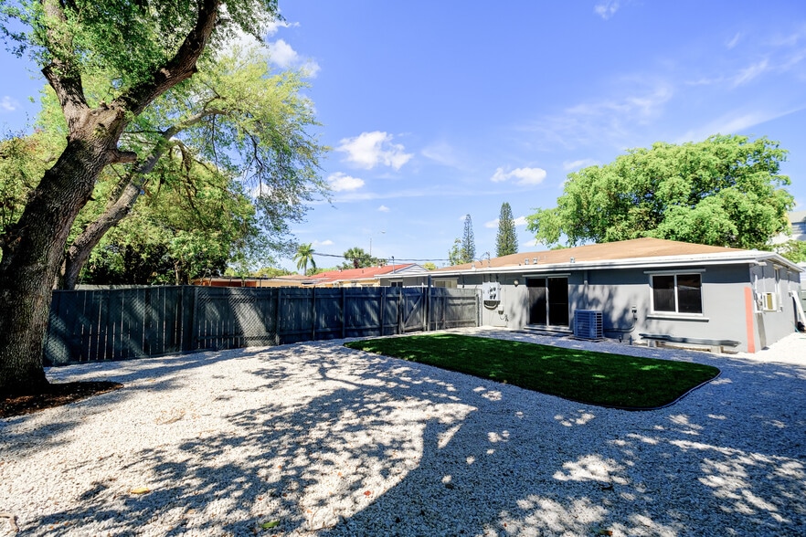 Private Yard - 1558 NE 135th St