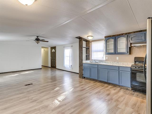 Building Photo - 1802 Whispering Oaks St