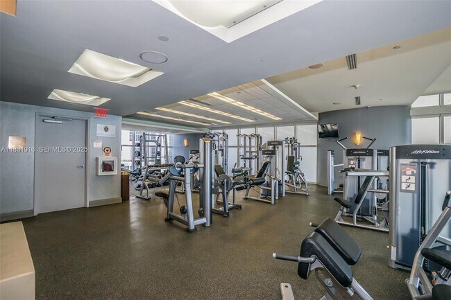 Building Photo - 18101 Collins Ave