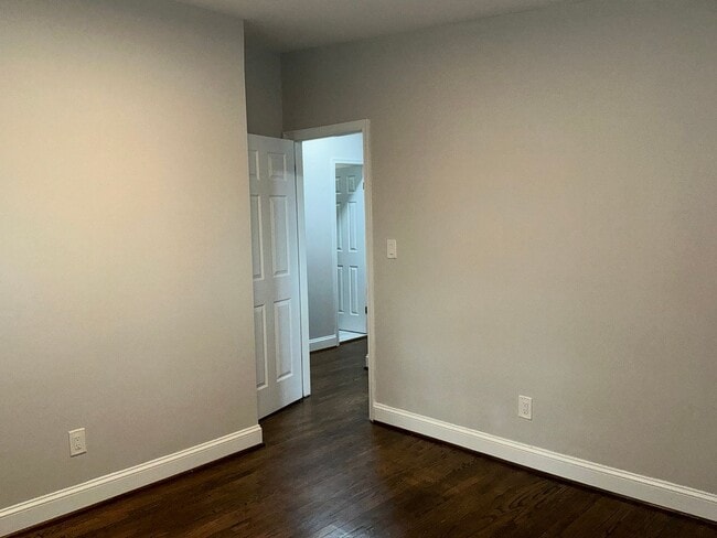 Building Photo - Fully updated 4BR 3BA single family rambler in Twinbrook Forest