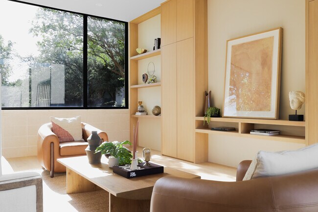 Building Photo - 5205 Scenic View Dr