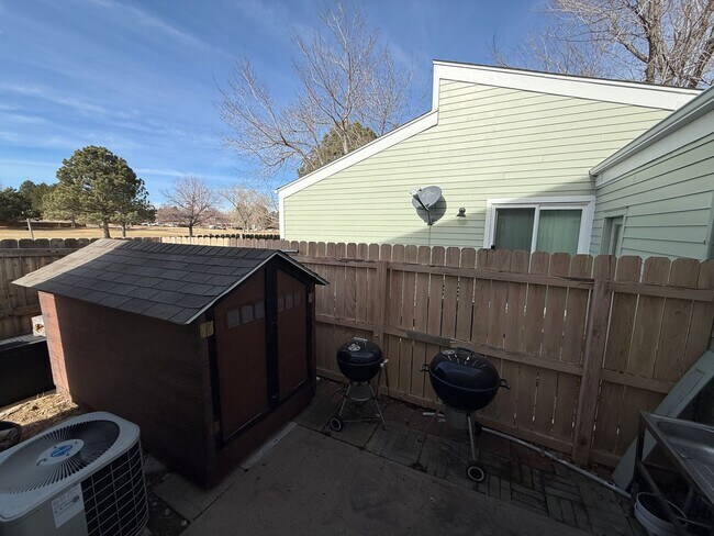 Building Photo - Modern Comfort & Convenience in a Prime Location