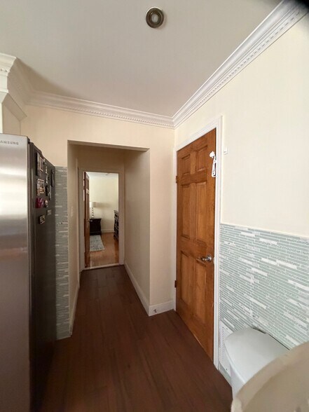 Building Photo - 356 Elvin St