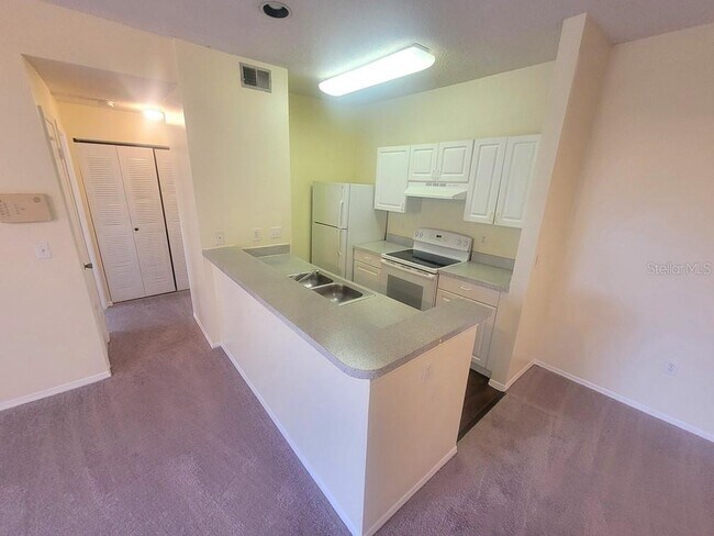 Building Photo - 10020 Strafford Oak Ct