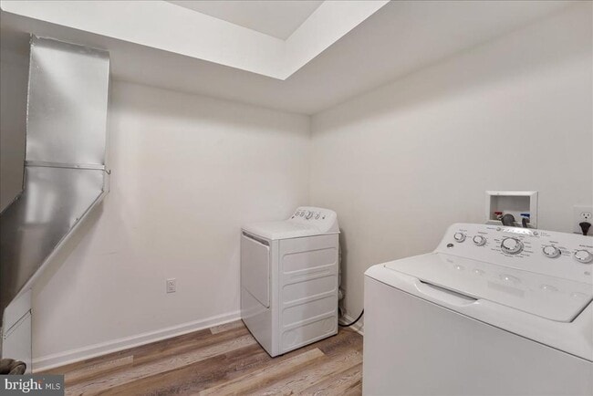 Building Photo - 552 Creek Rd