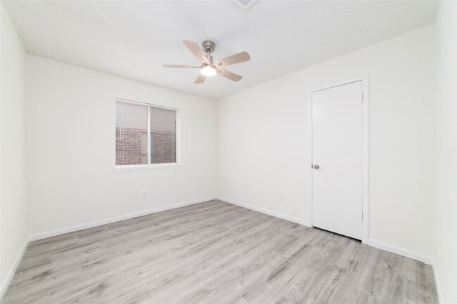 Building Photo - 17003 Summer Dew Ln