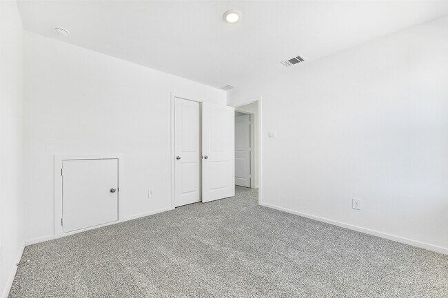 Building Photo - 3930 El Vaquero Ct