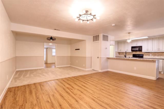 Building Photo - 315 E Avenue F