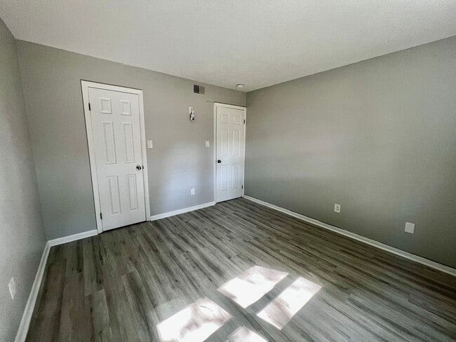 Building Photo - AMAZING 2 BED / 2 BATH CONDO – ONLY 8 BLOCKS FROM THE BEACH!