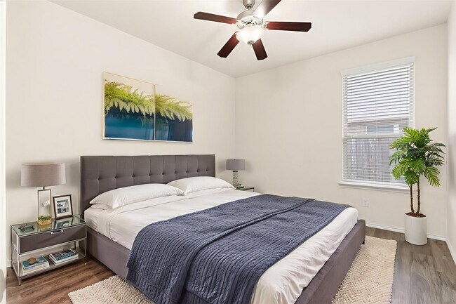 Building Photo - 23607 Legano Dr