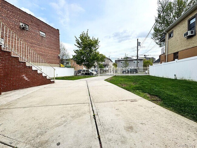 Building Photo - 2945 Wickham Ave