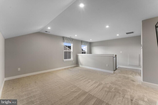 Building Photo - 143 Hood Farm Dr