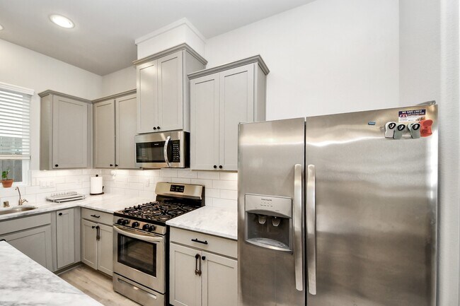 Building Photo - 9017 Lonestar Creekbend Ln