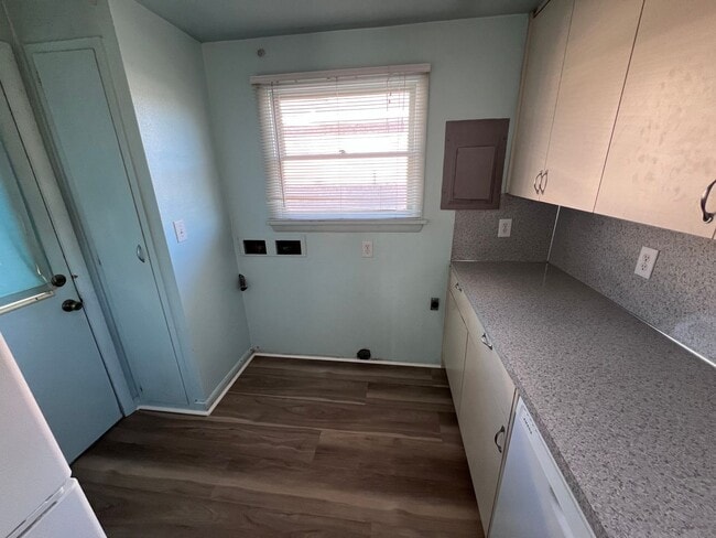 Building Photo - Mount Vernon 2 Bedroom with Parking Garage.