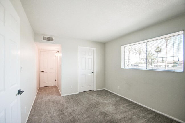 Building Photo - 7761 N 19th Dr