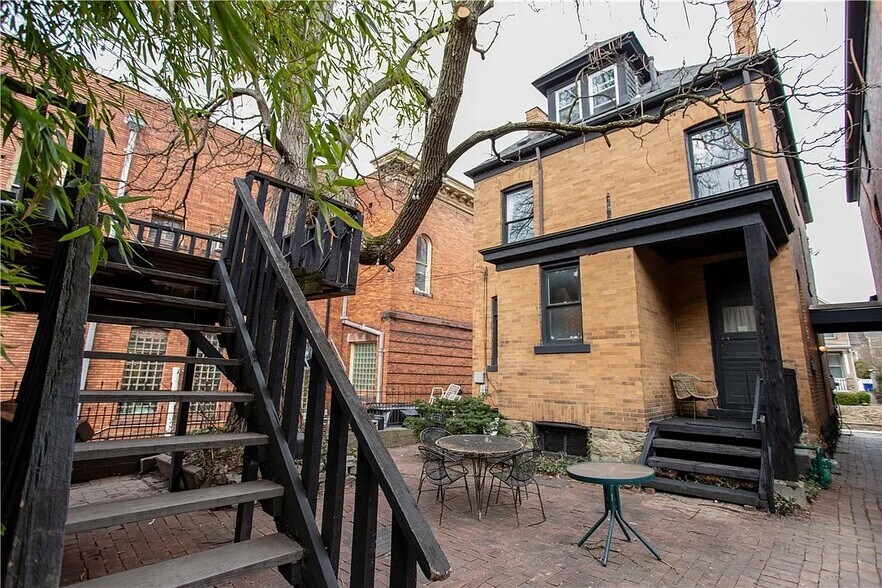Building Photo - 710 Filbert St