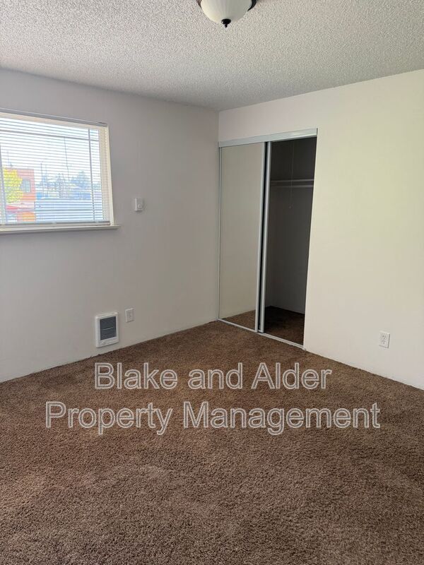 Building Photo - 4105 NE Killingsworth St