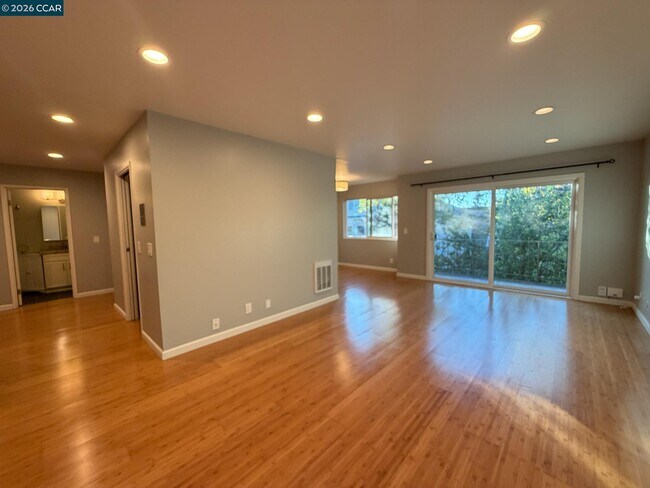 Building Photo - 94 Bayo Vista Ave