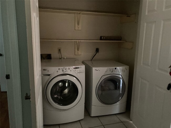 Building Photo - 3002 Avanti Ct