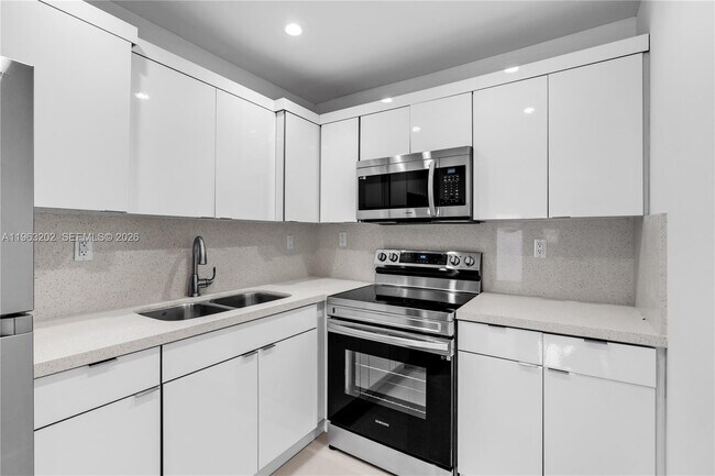 Building Photo - 21845 Goulds Ave