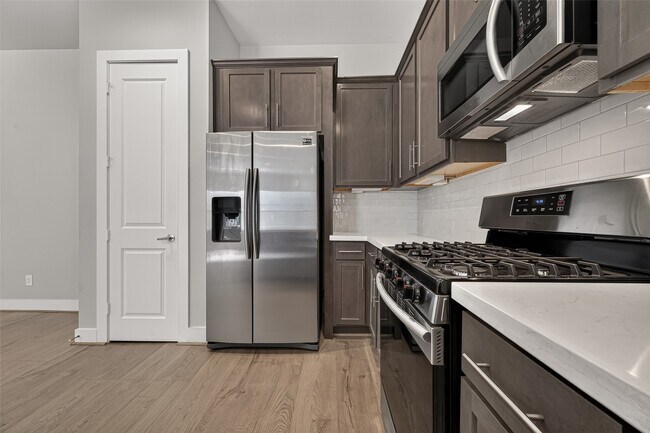 Building Photo - 8802 Hollister Pine Ct