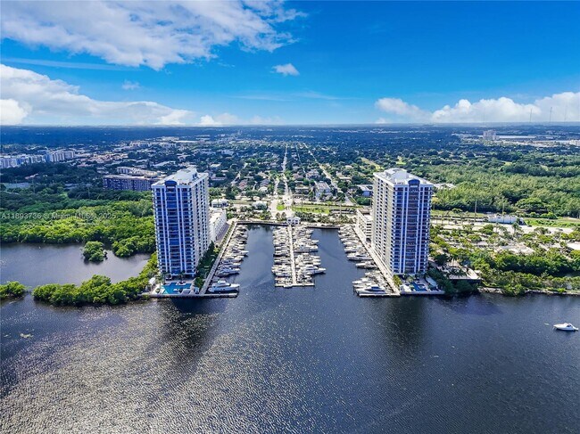 Building Photo - 17301 Biscayne Blvd