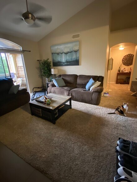 Living room - 1641 W Canal Cir, 735