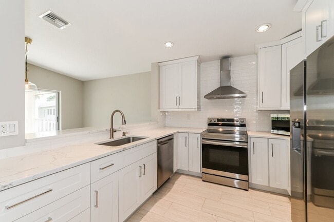 Building Photo - Sunny Lakeview 3BR / 2BA Home in Gated Community in North Naples, FL