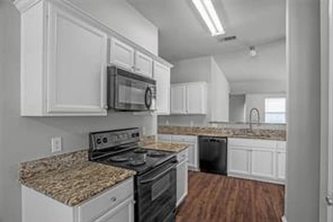 Building Photo - Charming 3-Bedroom Home in Sought-After Aubrey Neighborhood