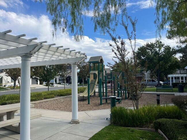 Building Photo - 28958 Newport Rd