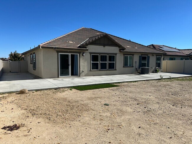 Building Photo - 3 Bedroom Plus Bonus Room Single Family Ho...