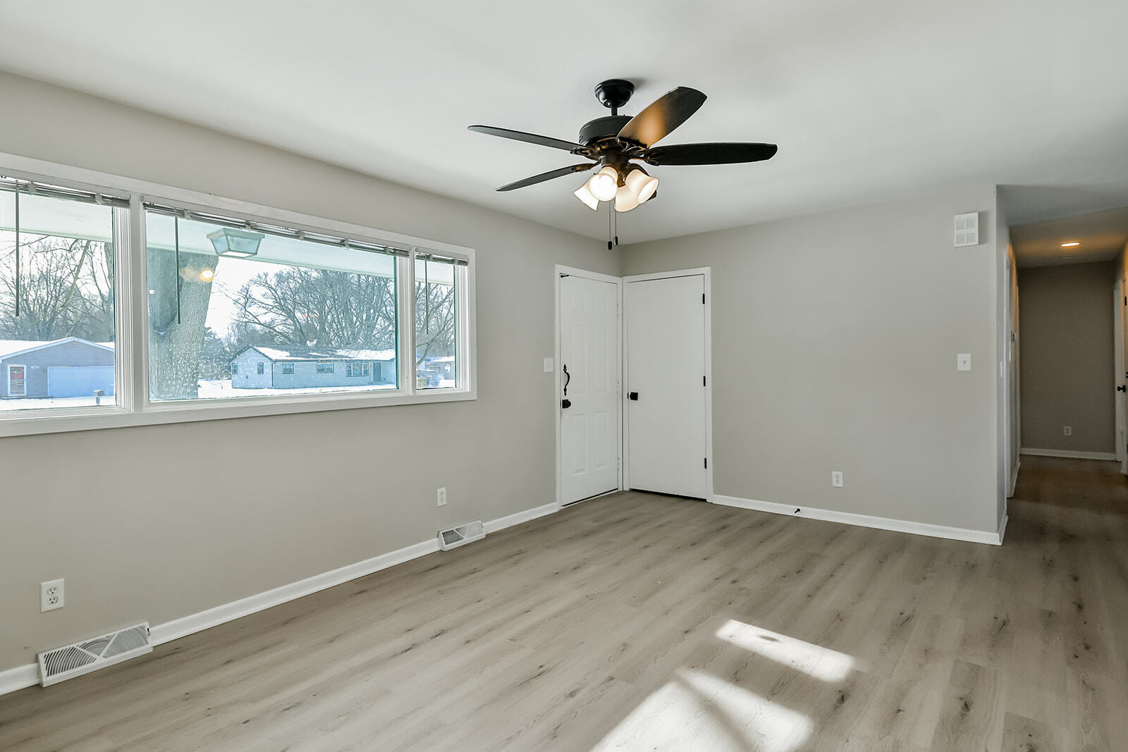 living room/front door - 1828 Juniper Ln