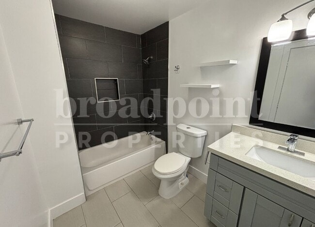 Building Photo - 522 Charlotte Dr