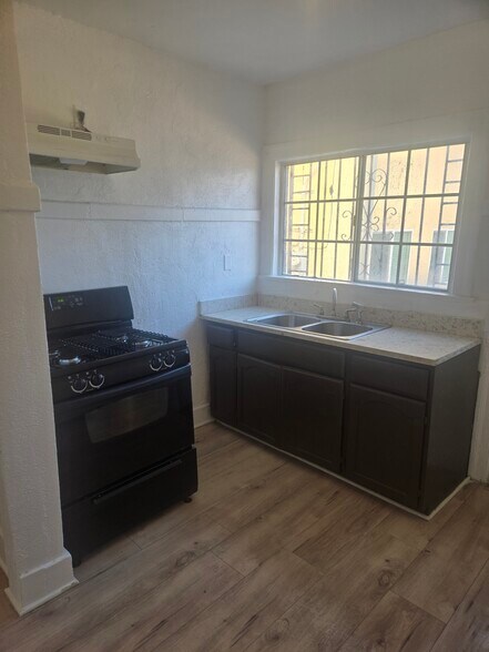 Building Photo - 331 W 49th St