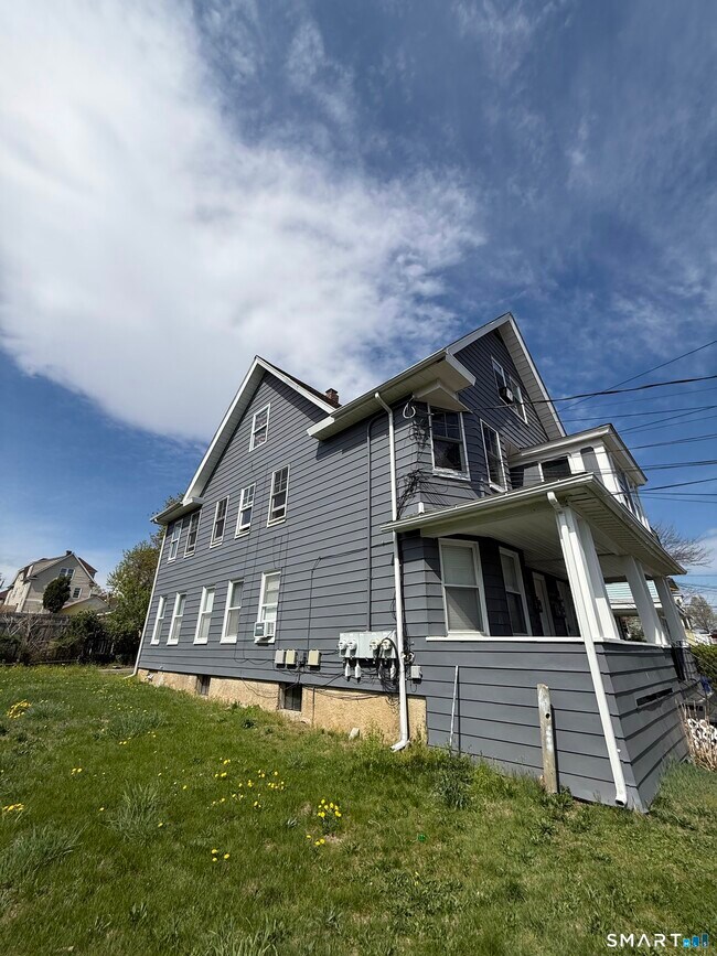 Building Photo - 610 Hawley Ave