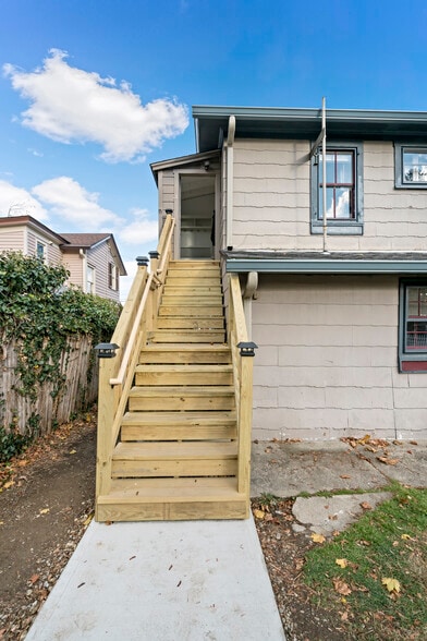 Building Photo - 4413 Albany Post Rd