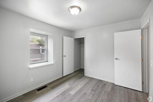 Building Photo - 3515 W Siebenthaler Ave