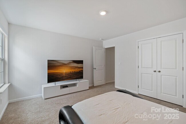 Building Photo - 136 Sequoia Frst Dr