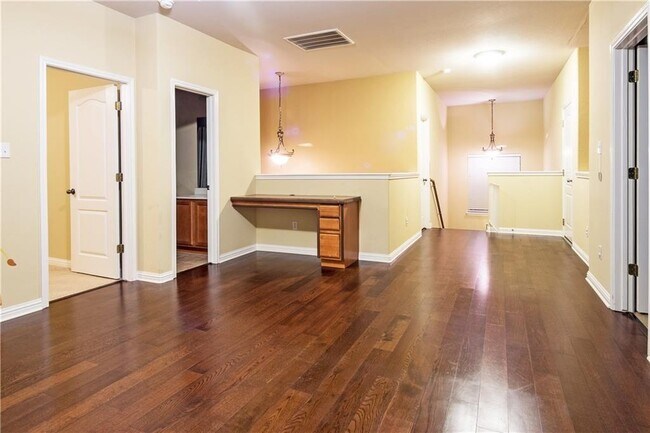 Building Photo - 305 Arrowhead Trail