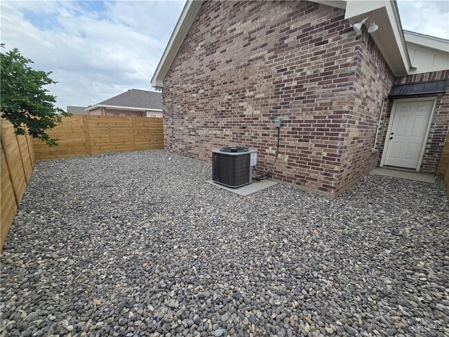 Building Photo - 9 W 25th St