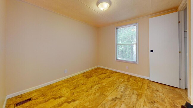 Building Photo - 4120 Glenola Dr