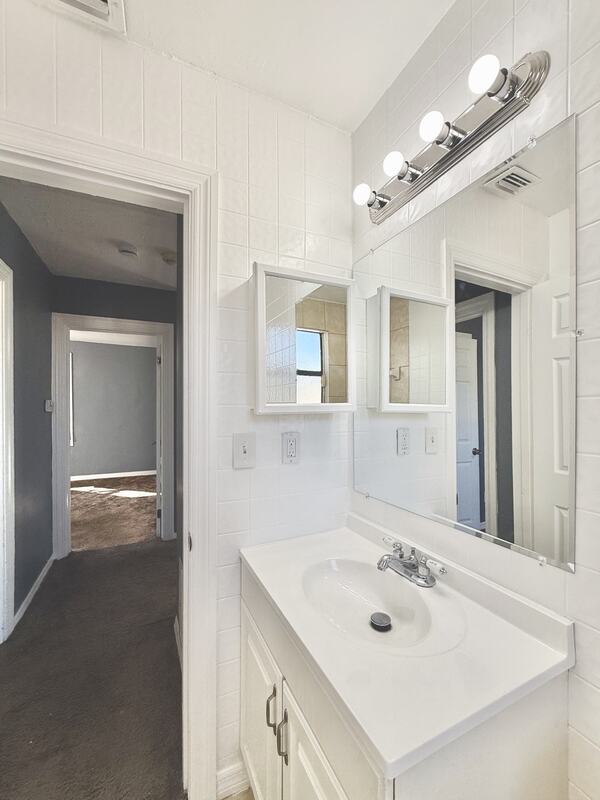 Building Photo - 1828 20th Ave S