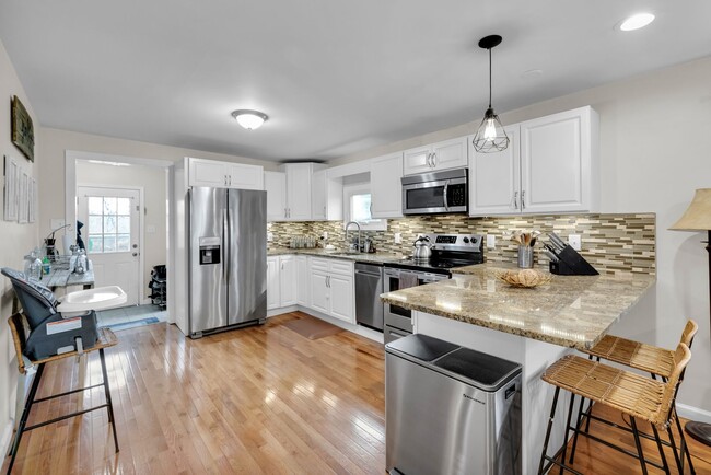 Building Photo - Adorable 3-Bedroom Ranch