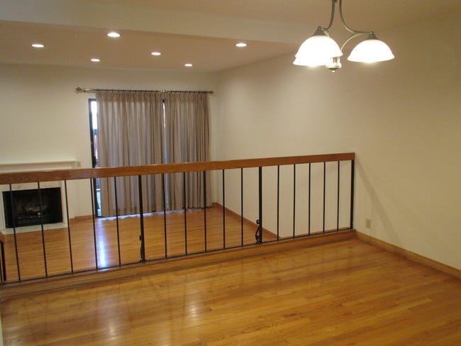 Building Photo - 452 W Huntington Dr