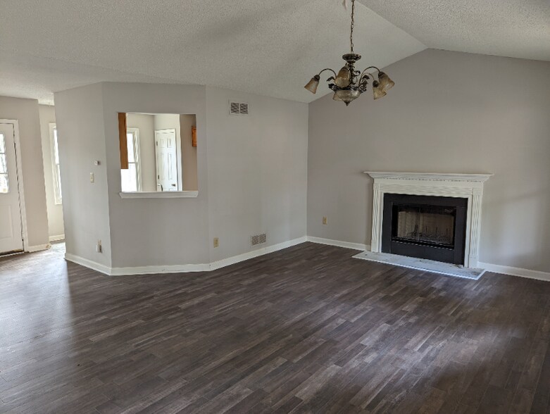 Building Photo - 7680 Mountain Creek Way