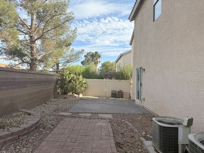 Building Photo - Single Family Home