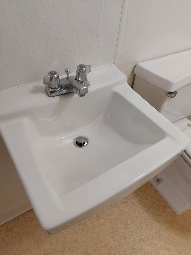 Building Photo - (1614 8th Ave)